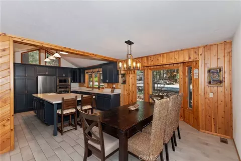 Dining - 733 Winterset Ct, Big Bear Lake, CA 92315 photo 1 of 2