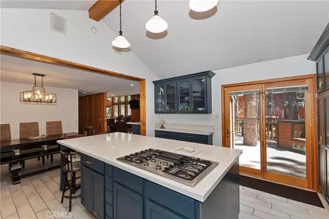 Kitchen - 733 Winterset Ct, Big Bear Lake, CA 92315 photo 3 of 4