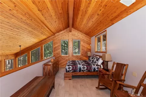Bedroom - 733 Winterset Ct, Big Bear Lake, CA 92315 photo 1 of 10