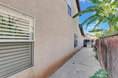 Entry Way - 833 Pheasant St, Corona, CA 92881 photo 4 of 4