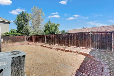 Exterior - 833 Pheasant St, Corona, CA 92881 photo 6 of 10