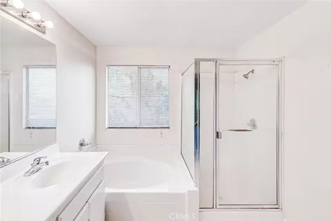Bath - 833 Pheasant St, Corona, CA 92881 photo 4 of 5