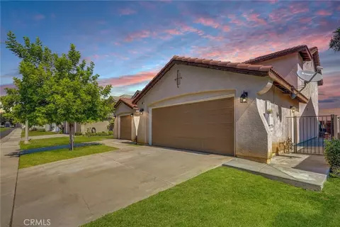 Exterior - 833 Pheasant St, Corona, CA 92881 photo 3 of 10