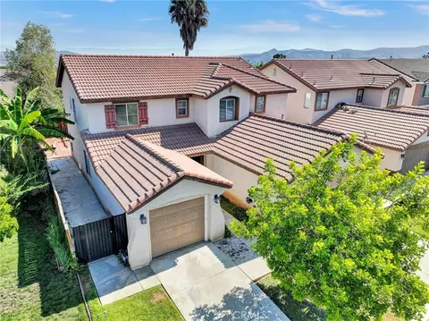 View/Area - 833 Pheasant St, Corona, CA 92881 photo 1 of 12