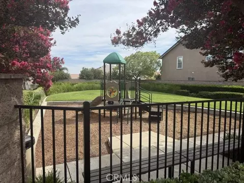 Exterior - 833 Pheasant St, Corona, CA 92881 photo 10 of 10