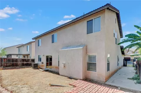 Exterior - 833 Pheasant St, Corona, CA 92881 photo 8 of 10