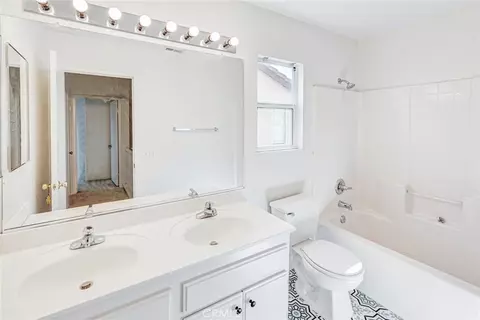 Bath - 833 Pheasant St, Corona, CA 92881 photo 2 of 5