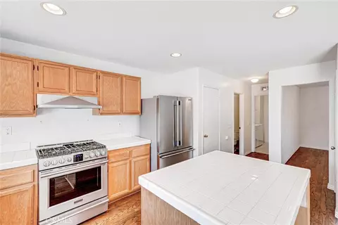 Kitchen - 833 Pheasant St, Corona, CA 92881 photo 3 of 5