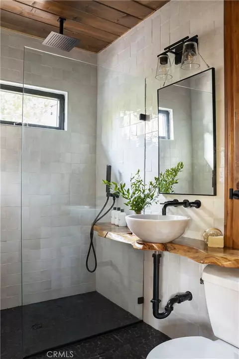 Bath - 29535 Torrey Rd, Cedar Glen, CA 92321 photo 2 of 2