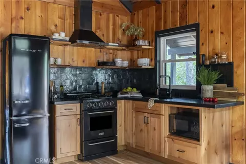 Kitchen - 29535 Torrey Rd, Cedar Glen, CA 92321 photo 1 of 3