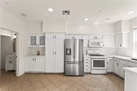 Kitchen - 607 Terra Bella, Irvine, CA 92602 photo 4 of 5
