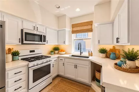 Kitchen - 607 Terra Bella, Irvine, CA 92602 photo 1 of 5