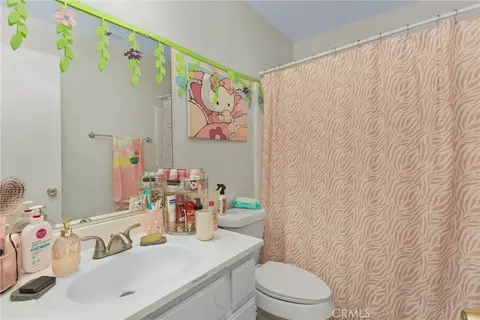 Bath - 1140 Oxford Dr, Redlands, CA 92374 photo 3 of 3