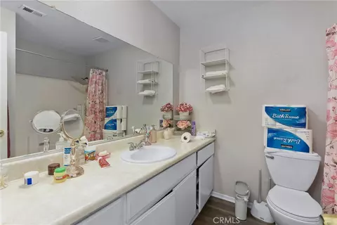 Bath - 1140 Oxford Dr, Redlands, CA 92374 photo 2 of 3