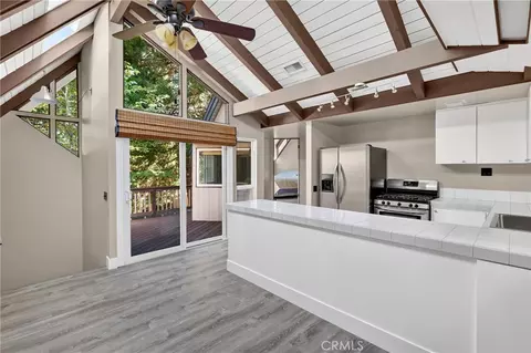 594 W Victoria Ct, Lake Arrowhead, CA 92352