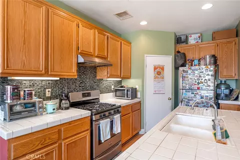 Kitchen - 1609 Sutherland, Lancaster, CA 93534 photo 2 of 3