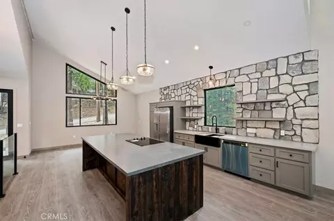 Kitchen - 28986 Alder Ter, Cedar Glen, CA 92321 photo 1 of 4