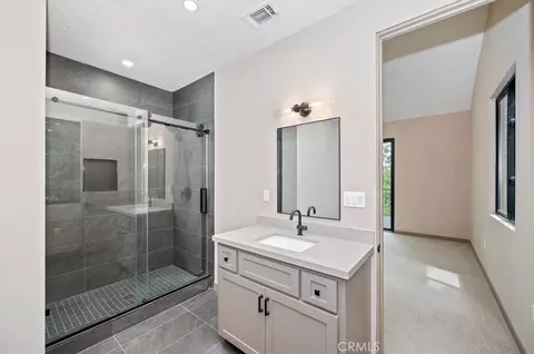 Bath - 28986 Alder Ter, Cedar Glen, CA 92321 photo 1 of 3