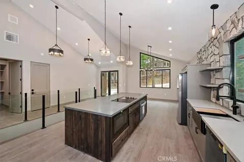 Kitchen - 28986 Alder Ter, Cedar Glen, CA 92321 photo 3 of 4