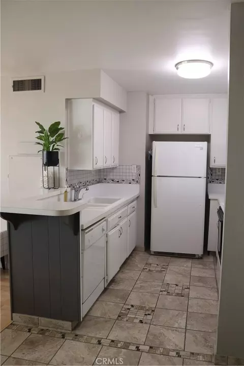 Kitchen - 1750 E Ocean #503, Long Beach, CA 90802 photo 2 of 4