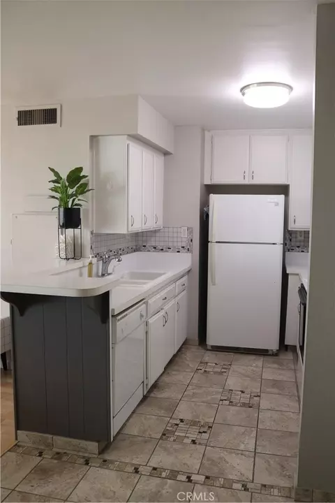 Kitchen - 1750 E Ocean #503, Long Beach, CA 90802 photo 2 of 4