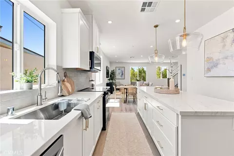 Kitchen - 15540 Colorado, Paramount, CA 90723 photo 3 of 10