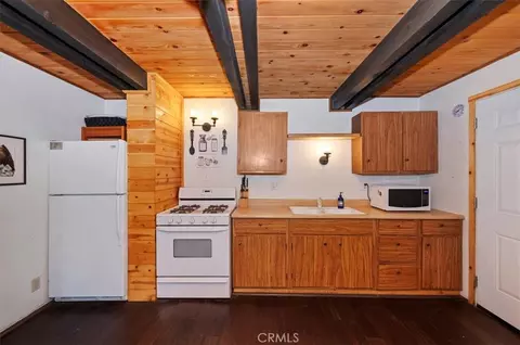 Kitchen - 1323 Silverado, Big Bear City, CA 92314 photo 2 of 3