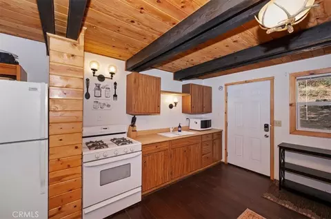 Kitchen - 1323 Silverado, Big Bear City, CA 92314 photo 3 of 3