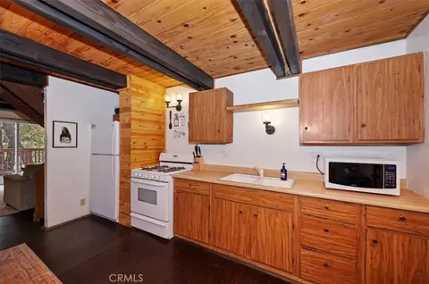 Kitchen - 1323 Silverado, Big Bear City, CA 92314 photo 1 of 3