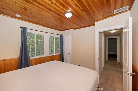 Bedroom - 932 Cedar Dr, Crestline, CA 92325 photo 4 of 7