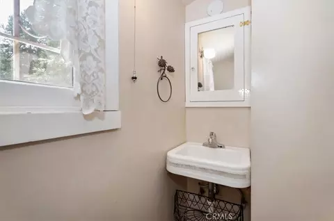 Bath - 932 Cedar Dr, Crestline, CA 92325 photo 1 of 2