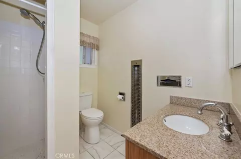 Bath - 932 Cedar Dr, Crestline, CA 92325 photo 2 of 2