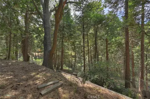 Exterior - 932 Cedar Dr, Crestline, CA 92325 photo 4 of 7