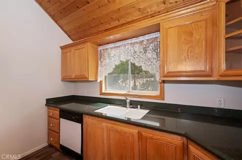 Kitchen - 932 Cedar Dr, Crestline, CA 92325 photo 1 of 5