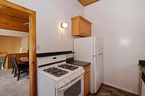 Kitchen - 932 Cedar Dr, Crestline, CA 92325 photo 3 of 5