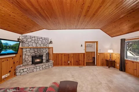 Living - 932 Cedar Dr, Crestline, CA 92325 photo 3 of 5