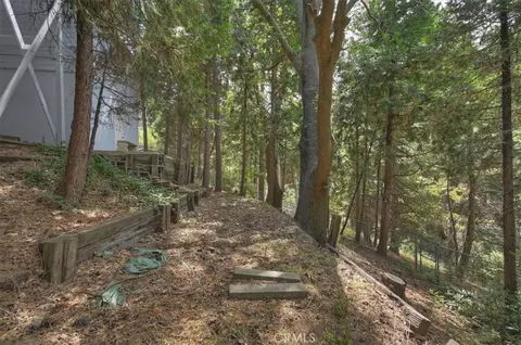 Exterior - 932 Cedar Dr, Crestline, CA 92325 photo 3 of 7