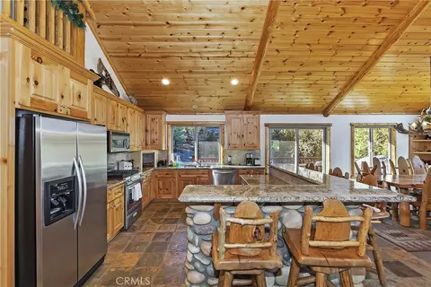 Kitchen - 42311 Eagle Ridge Dr, Big Bear Lake, CA 92315 photo 1 of 5