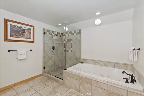 Bath - 42311 Eagle Ridge Dr, Big Bear Lake, CA 92315 photo 2 of 3