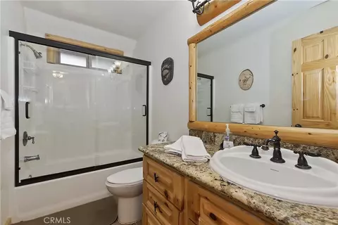 Bath - 42311 Eagle Ridge Dr, Big Bear Lake, CA 92315 photo 1 of 3