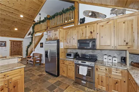 Kitchen - 42311 Eagle Ridge Dr, Big Bear Lake, CA 92315 photo 5 of 5