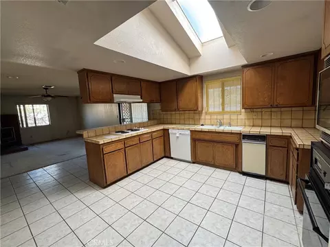 Kitchen - 57374 Warren, Yucca Valley, CA 92284 photo 1 of 1