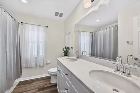 Bath - 2417 Tulip Dr, Perris, CA 92570 photo 2 of 3