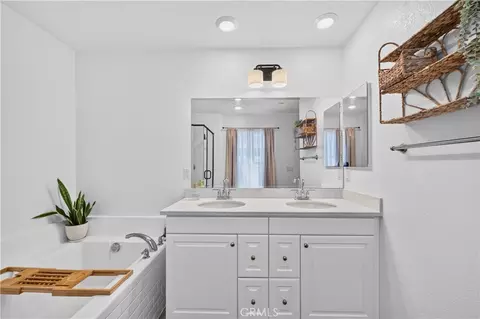 Bath - 2417 Tulip Dr, Perris, CA 92570 photo 3 of 3