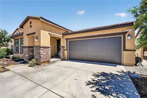 Exterior - 2417 Tulip Dr, Perris, CA 92570 photo 6 of 9