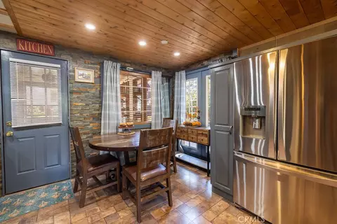 Kitchen - 500 E Mdw, Big Bear City, CA 92314 photo 4 of 4