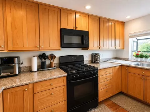 Kitchen - 376 E 12th, Beaumont, CA 92223 photo 3 of 4