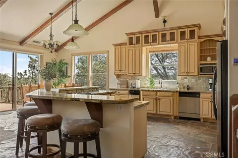Kitchen - 27920 Matterhorn, Lake Arrowhead, CA 92352 photo 2 of 4