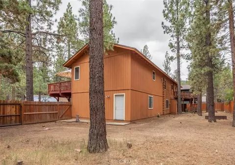 Exterior - 925 E Ln, Big Bear City, CA 92314 photo 7 of 8