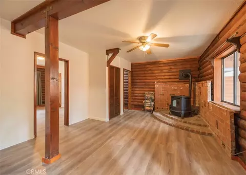 Living - 925 E Ln, Big Bear City, CA 92314 photo 11 of 12